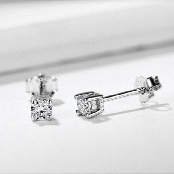 Jewelry - Certified 0.60ct t.w VVS1 Moissanite Diamond Brilliant Cut Luxury Stud Earrings